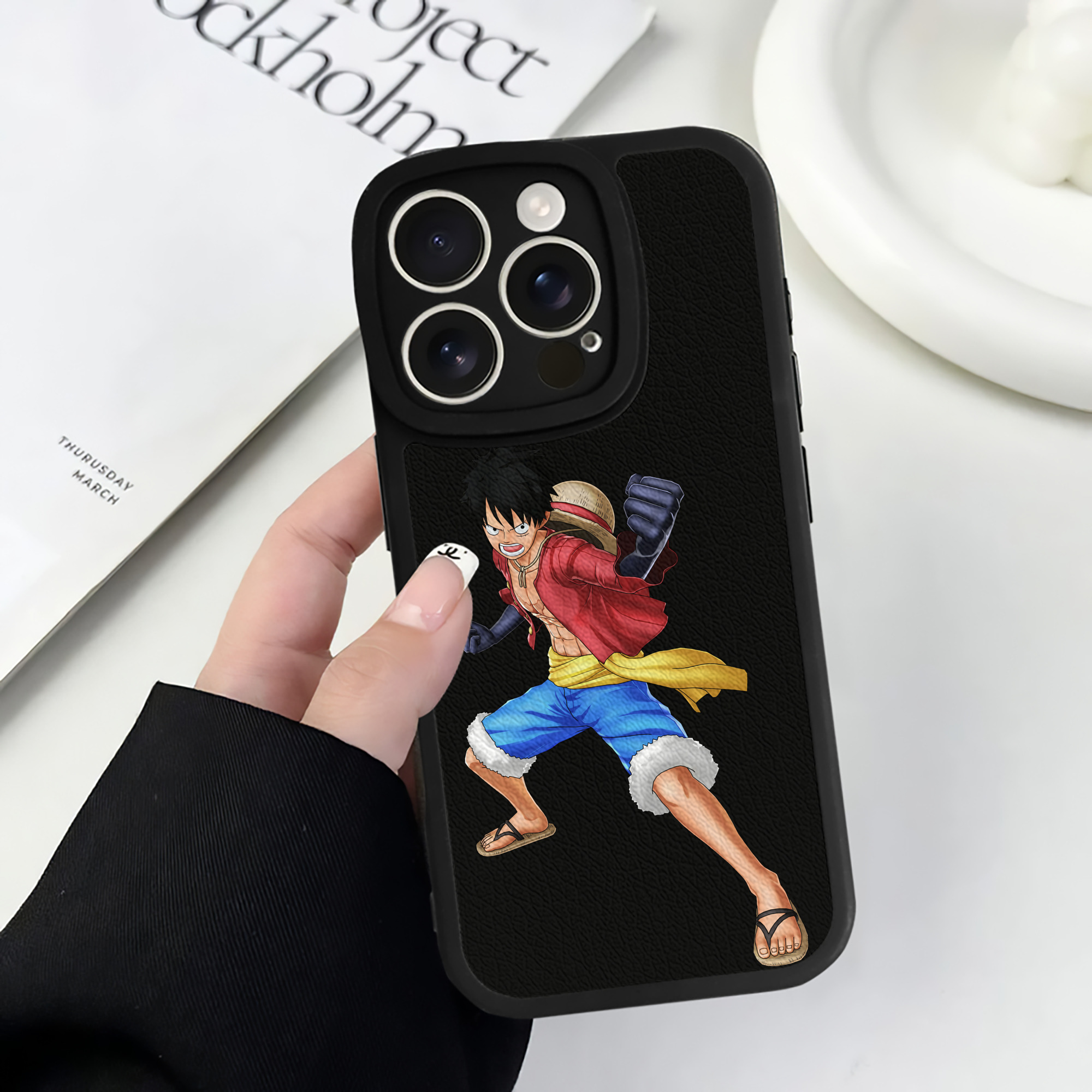 （画像用） ワンピース モンキー・D・ルフィ ONE PIECE Monkey D. Luffy 【iPhone 16シリーズ対応】シリコンスマホケース（レザー調） 材質：シリコン